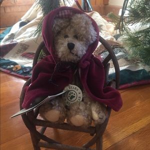 Boyd’s bear Colleen O’Brien red riding hood bear